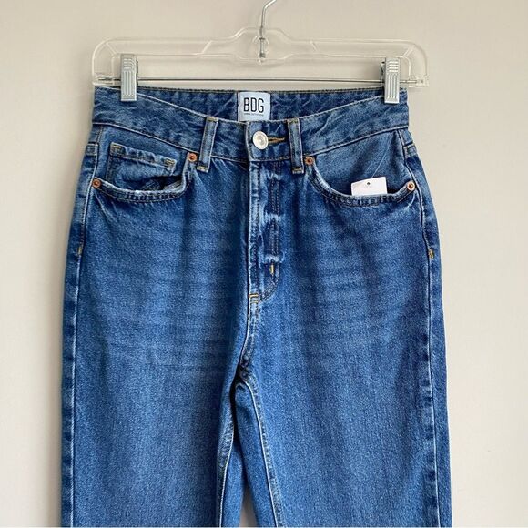 BDG High Waist Mom Straight Leg Tapered Jeans 24 NWT - Picture 2 of 7